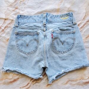 Vintage Levi's 504 slouch shorts, size 9
